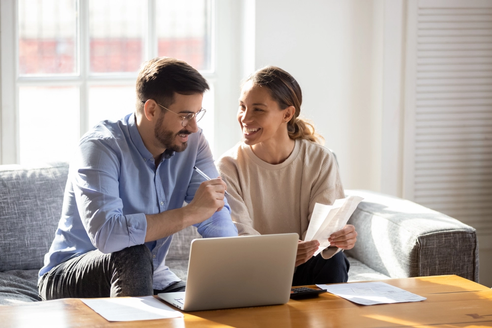 A couple applying for an online payday loan in California